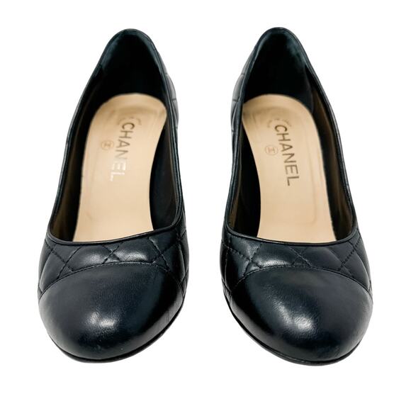 Chanel Classic Quilted Lambskin Cap Toe CC Logo High Heel Pumps Black size 39.5 - Picture 3 of 16